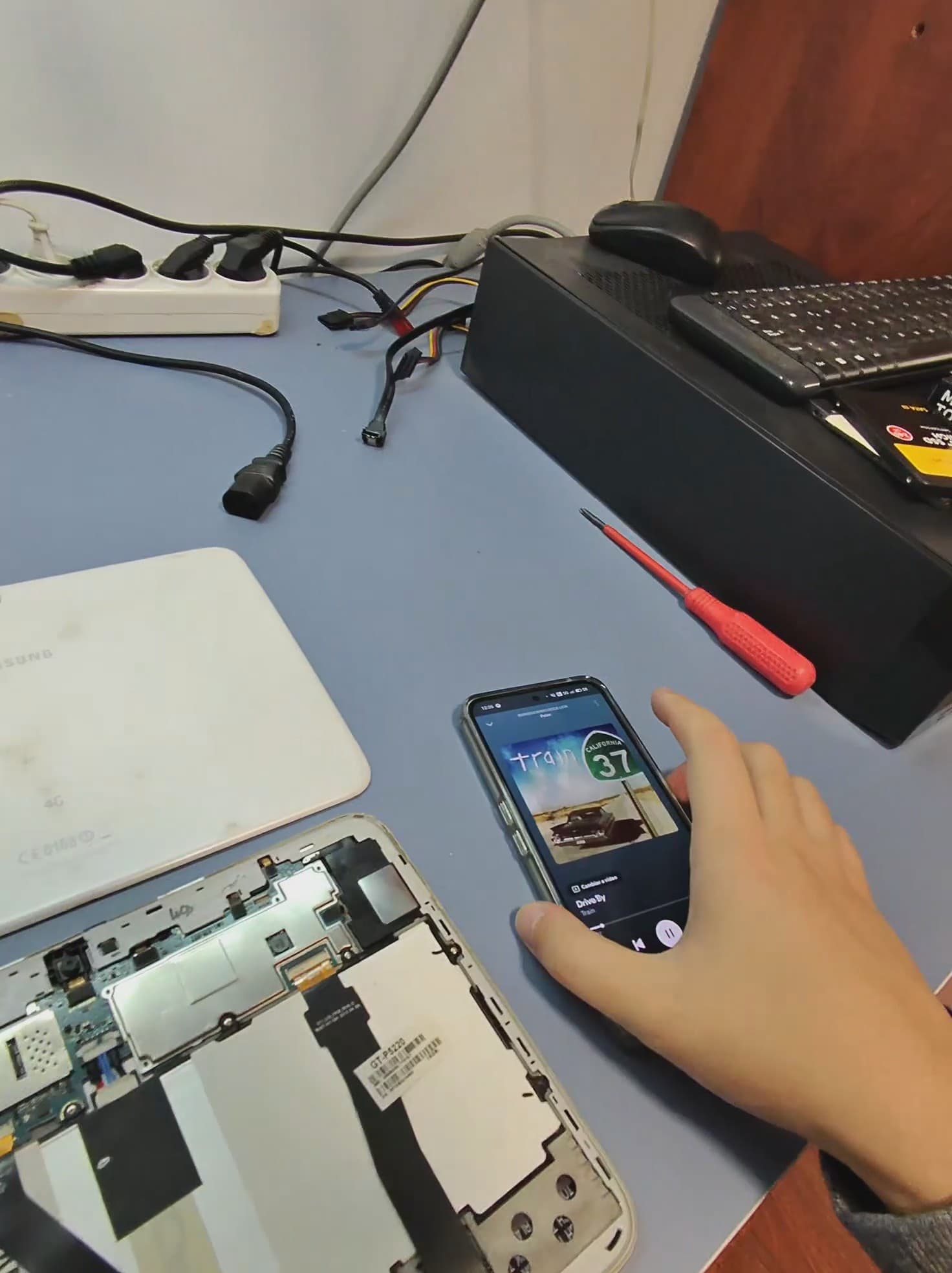 Reparación de puerto de carga y batería en tablet Samsung